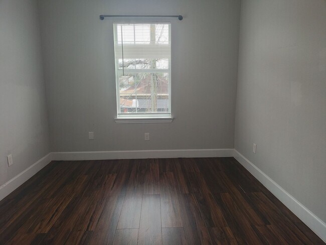 Foto del edificio - 308 E 31st St