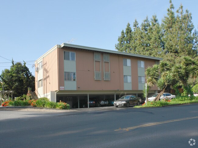 Building Photo - 2307 Pauline Dr