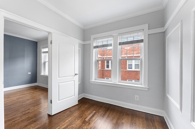 Building Photo - 6112 N Winthrop Ave