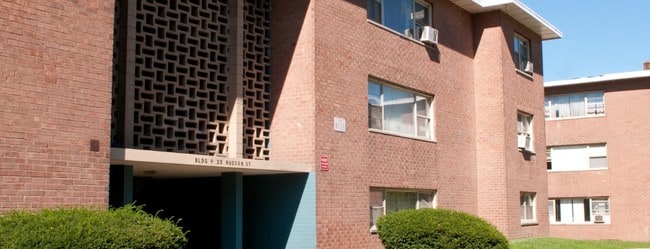 Primary Photo - Riverview Gardens