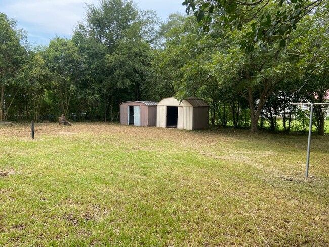 Building Photo - **AVAILABLE NOW**4 Bedroom / 1 Bathroom Ho...