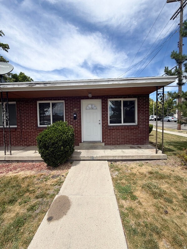 Building Photo - 297 Welby Ave S