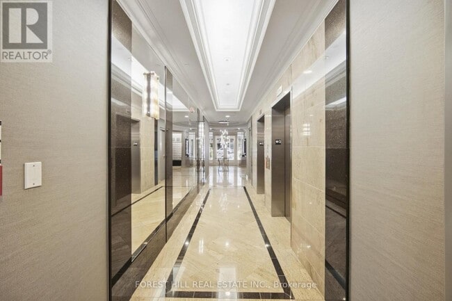 Photo du bâtiment - 60 St Clair Ave W