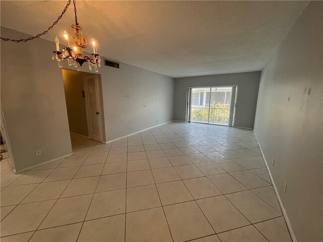 Foto del edificio - 2180 NE 67th St