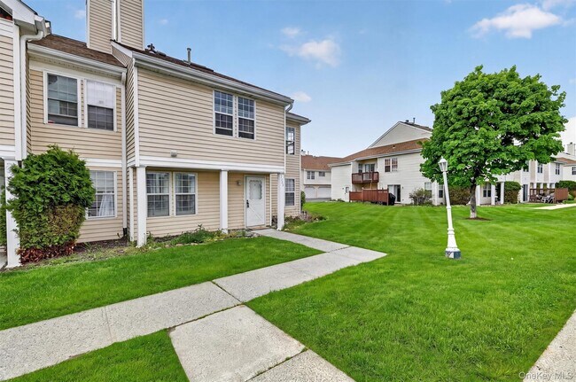 Foto del edificio - 2722 Whispering Hills Dr