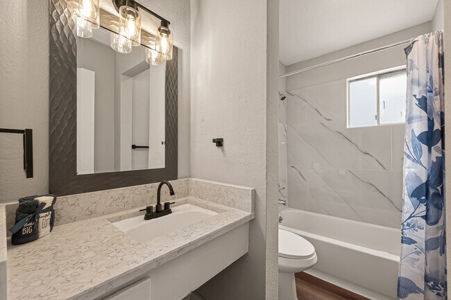 Baño - Jackie of Houston
