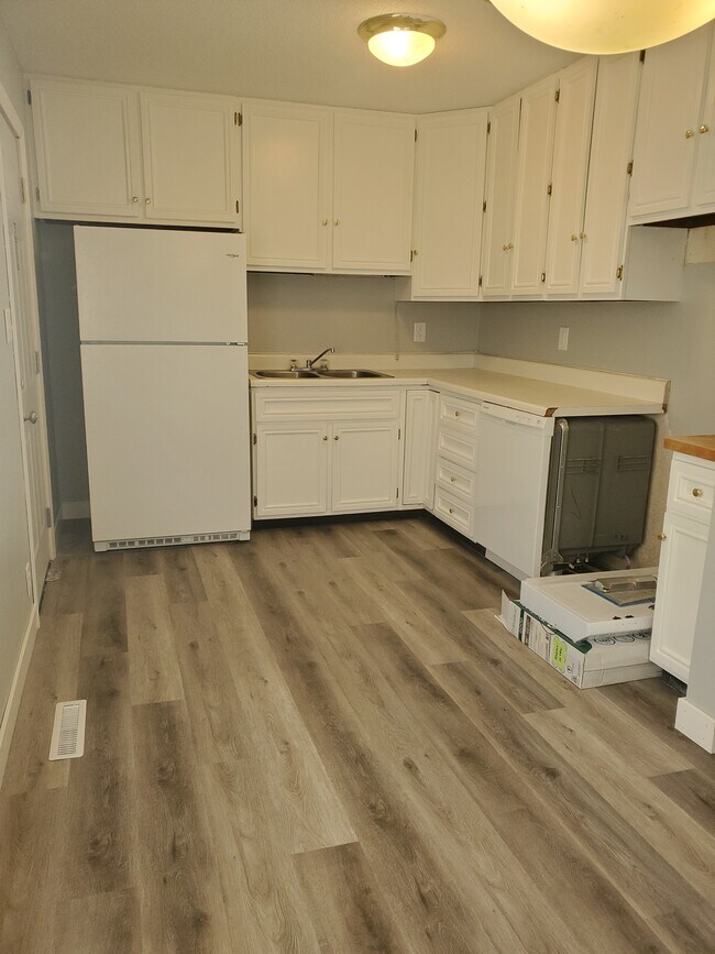 Building Photo - 3027 Stratford Ln SW