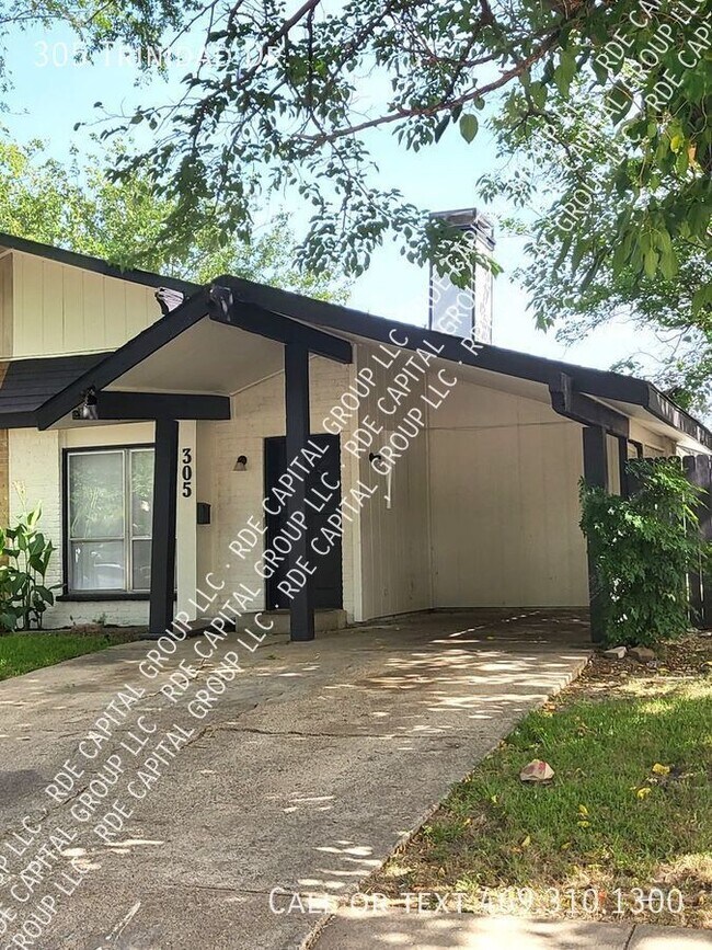 Foto del edificio - Generously sized 2 bed/1bath duplex AVAILA...