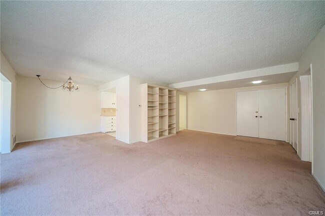 Foto del edificio - 10400 Downey Ave