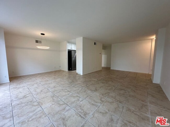 Building Photo - 10747 Wilshire Blvd