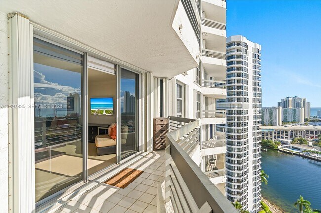 Foto del edificio - 19101 NE 36th Pl