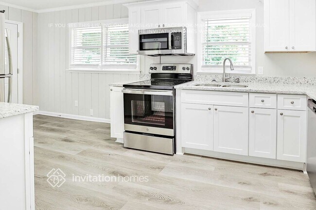 Foto del edificio - 3582 Highwood Dr SW