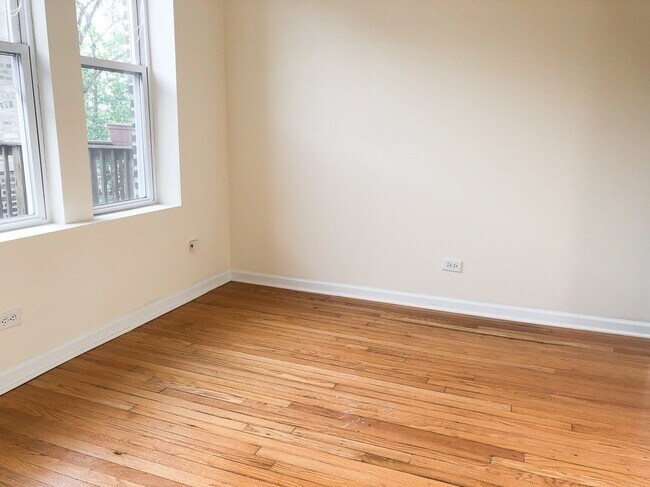 Foto del edificio - 4122 W Addison St