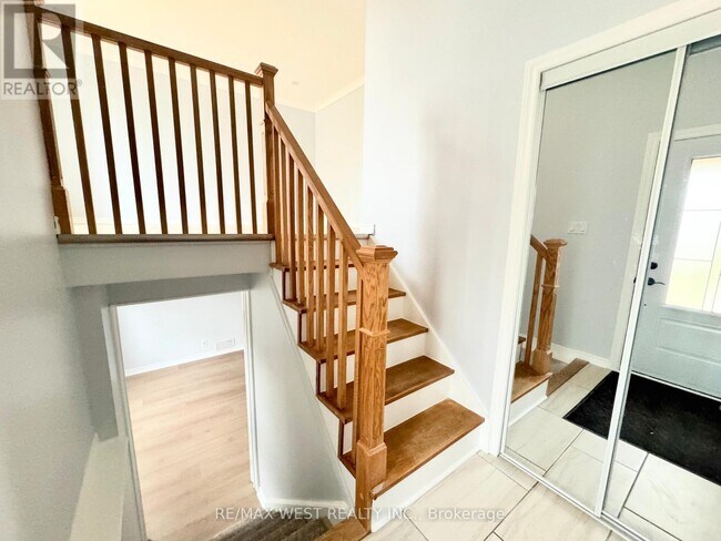 Building Photo - 4244 York Dr