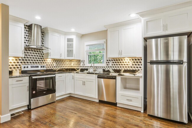 Foto del edificio - 664 Indigo Ln NW