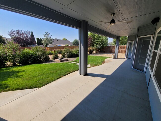 Beautiful backyard with covered porch - 10309 W Chino Dr