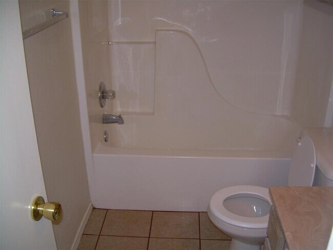 Building Photo - 2209 Carverly Dr