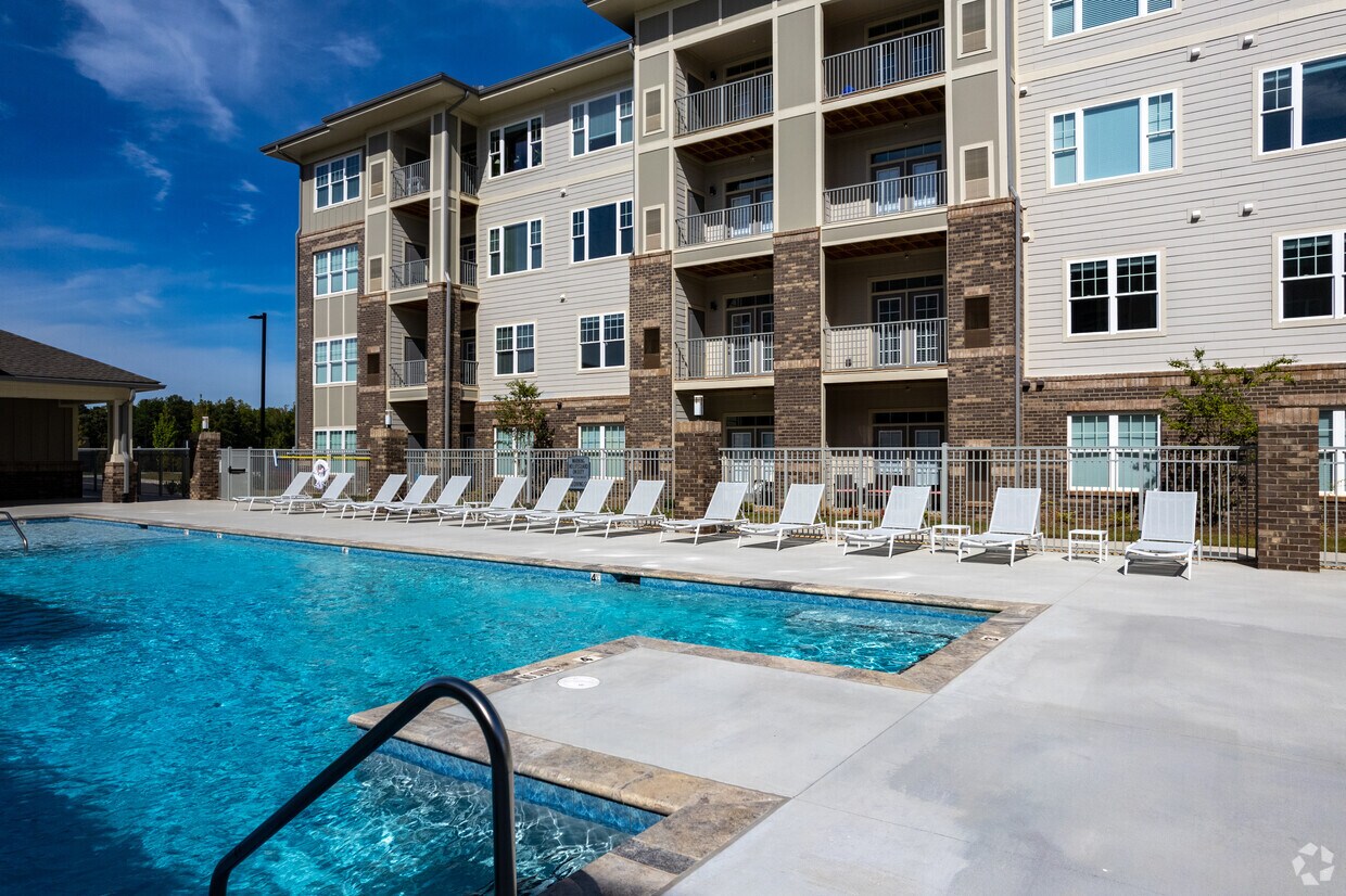 Foto principal - Reserve at Glen Laurel