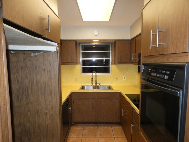 Foto del edificio - 1314 Hidden Valley Dr