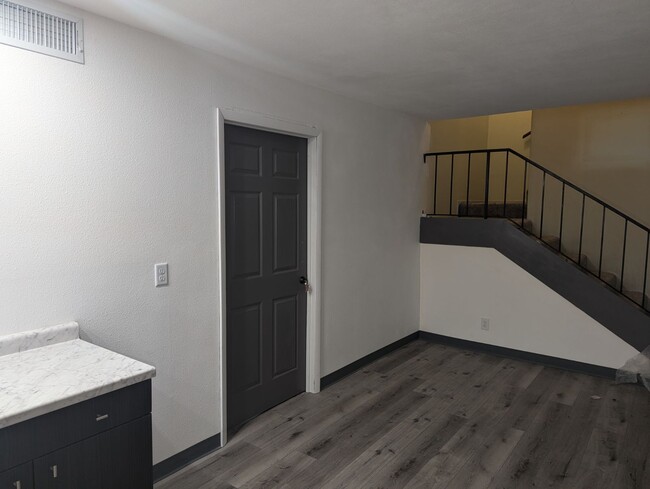 Foto del edificio - 3744 Pilgrim St