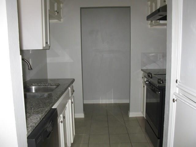 Building Photo - 4103 Altamesa Blvd