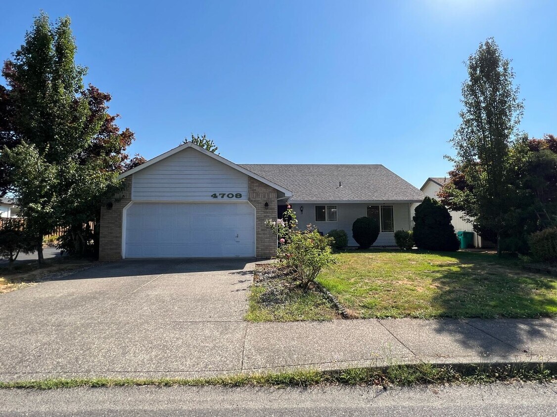 Primary Photo - Wonderful centrally located Powell Butte 3...