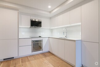Building Photo - 3460 Rue Peel