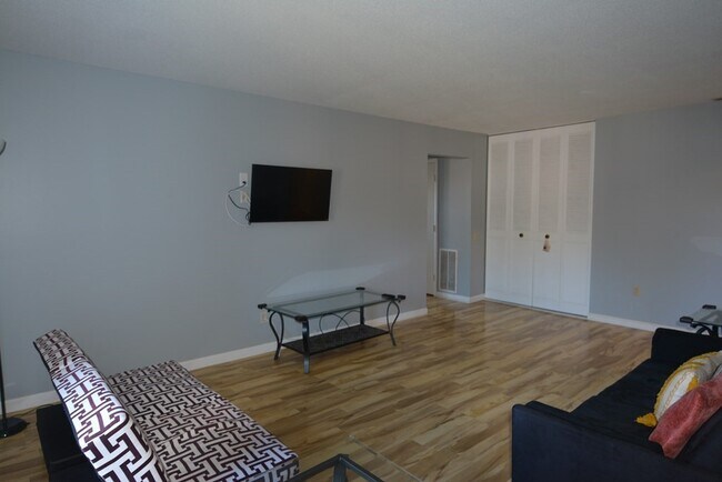 Building Photo - 56 Shrewsbury Green Dr