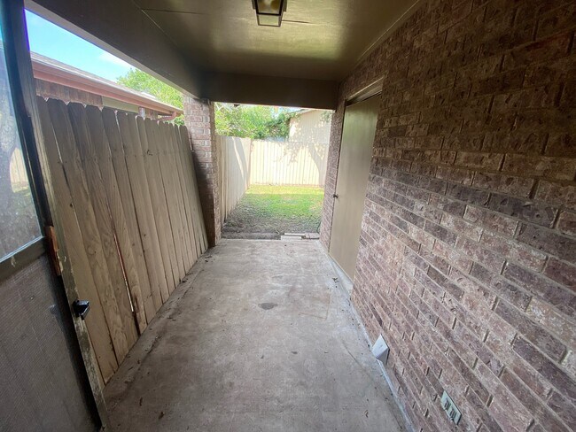 Porche trasero - 2022 Mourning Dove Cir