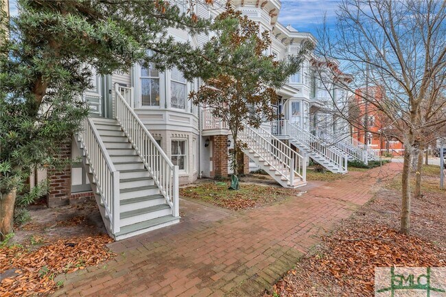 Foto del edificio - 209 E Duffy St