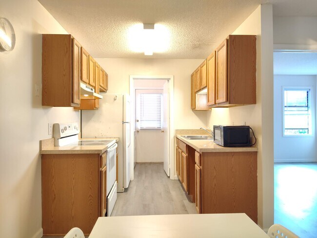 Foto del edificio - 801 Burcale Rd