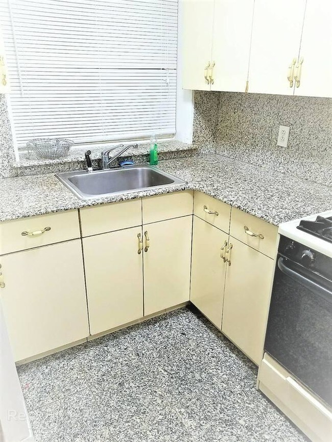 Foto del edificio - 1501 E 15th St