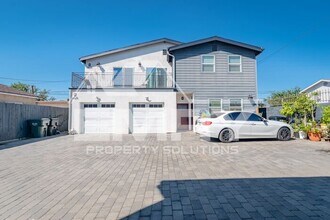 Building Photo - 6825 Live Oak St