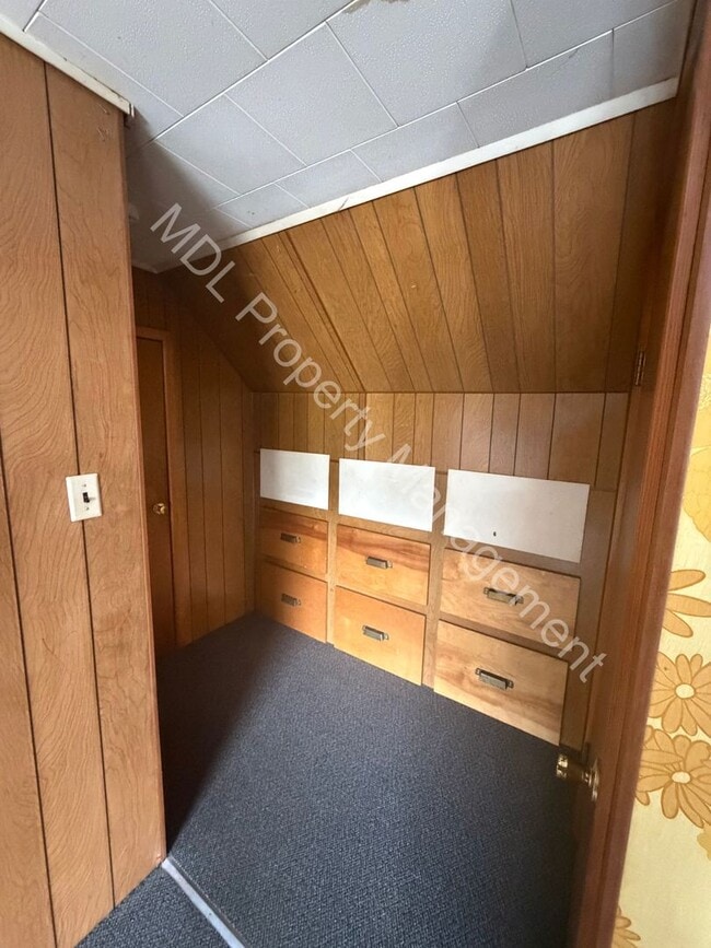 Building Photo - 3 Bedroom 2 Bathroom Home w/ Full Basement