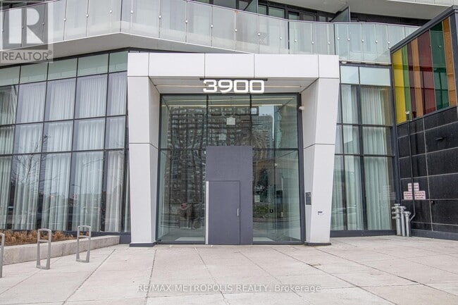 Photo du bâtiment - 3900-3900 Confederation Pkwy