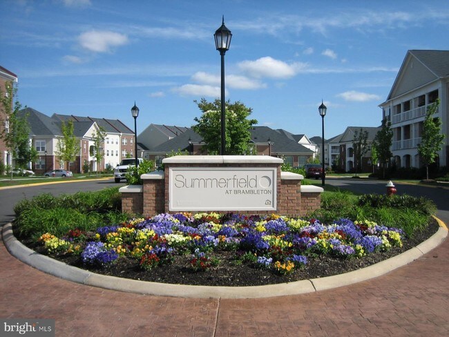 Foto del edificio - 42520 Mayflower Terrace