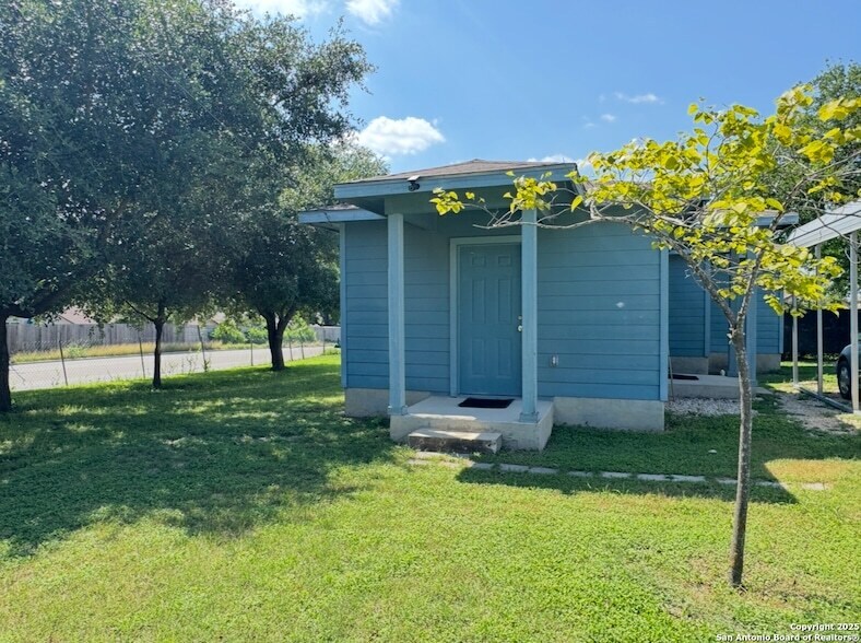 Foto principal - 14424 Higgins Rd