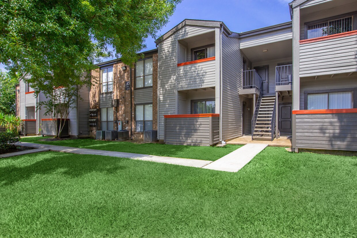Ashwood Park Apartments in Pasadena, TX