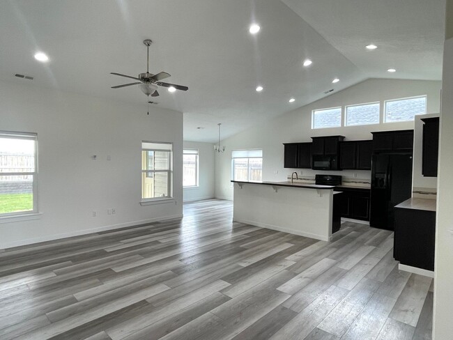 Building Photo - Beautifully upgraded Three Bedroom with an...