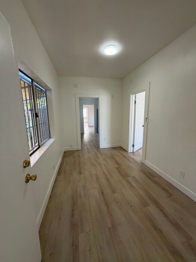 Foto del edificio - 2139 Venice Blvd