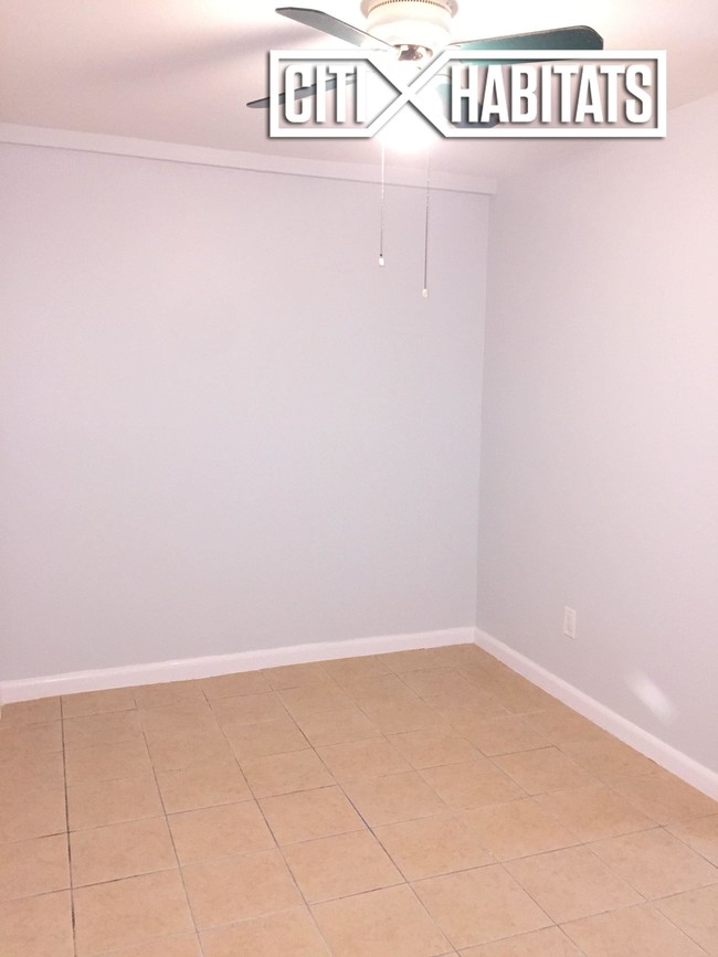 Foto del edificio - 10128 107th St