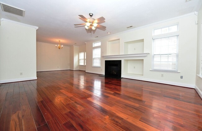 Building Photo - Harbourview Community