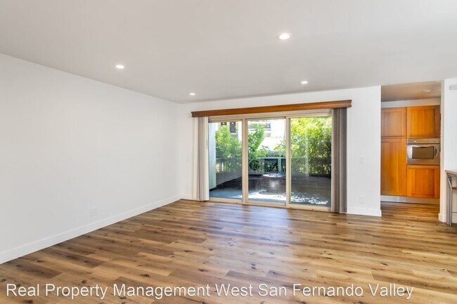 Building Photo - 3 br, 2 bath House - 4612 Park Granada  #54
