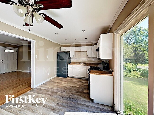 Foto del edificio - 1365 Carmona Dr