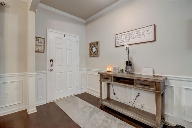 Building Photo - 7246 Gladstone Cir