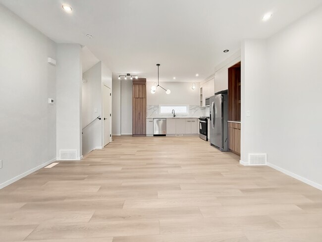 Building Photo - 9303-9123 123 Ave NW