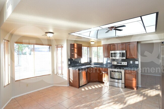 Building Photo - 2125 E Nantuckett Dr