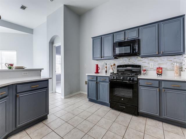 Building Photo - 1305 Greenbriar Ln