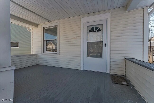 Building Photo - 306 Maplewood Ave