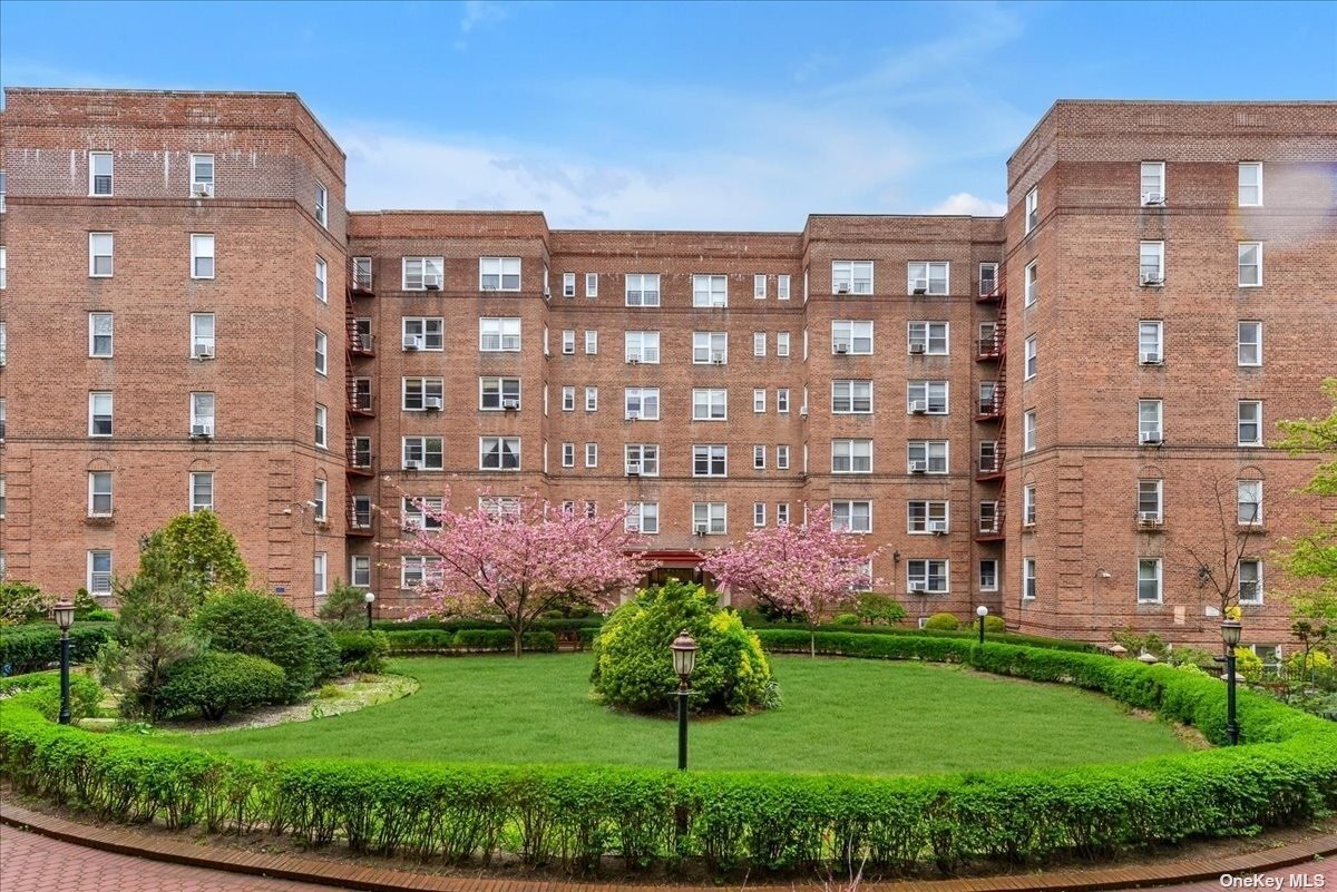 Foto principal - 99-31-99-64 64th Ave